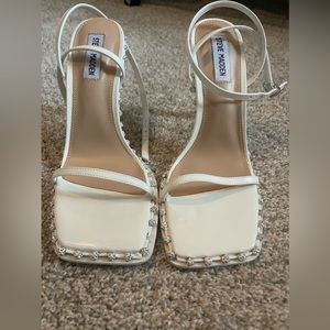 Steve Madden Women’s Zelle Two-Piece Rhinestone Studded Sandals, size 8.5 White